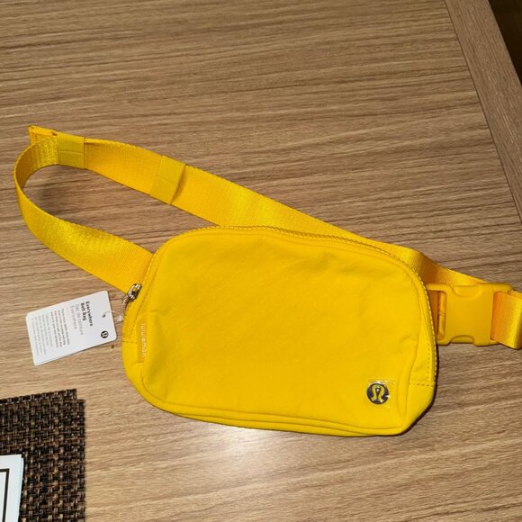 NWT - Lululemon Everywhere Belt Bag - Soleil Yellow Brand new with tags - Picture 1 of 7